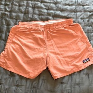 Size S Patagonia Barely Baggies in Quartz Coral